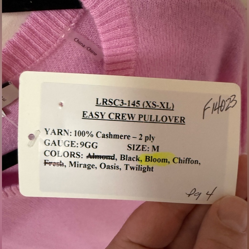 NEW Kinross 100% Cashmere Sweater- Pink Easy Crew Pullover Oversized- M - Picture 12 of 12